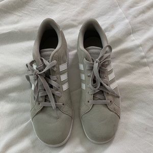 Adidas classic light gray shoes